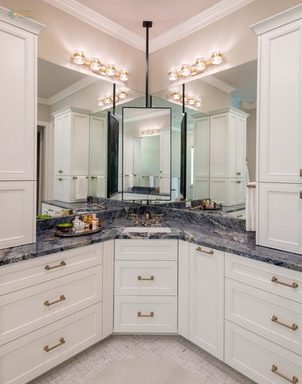 21-plano-primary-bath-scaled-1-1609x2048.jpg